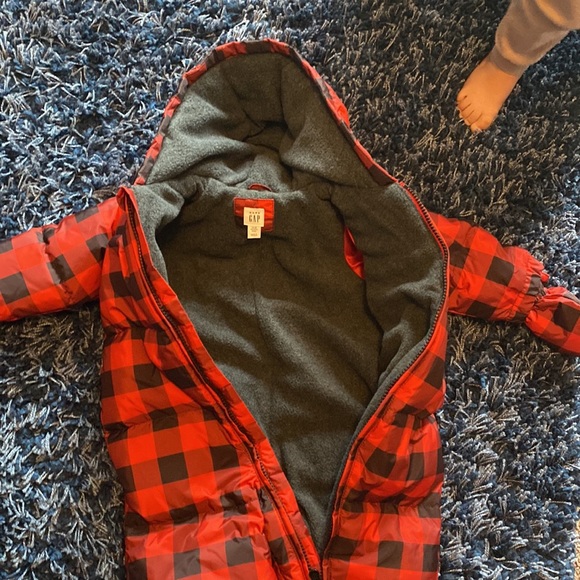 Baby gap snow suit with gloves and footies - Picture 3 of 6